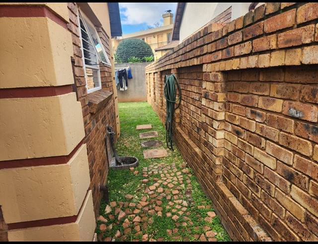 3 BEDROOM DUPLEX FOR SALE IN GLEN MARAIS